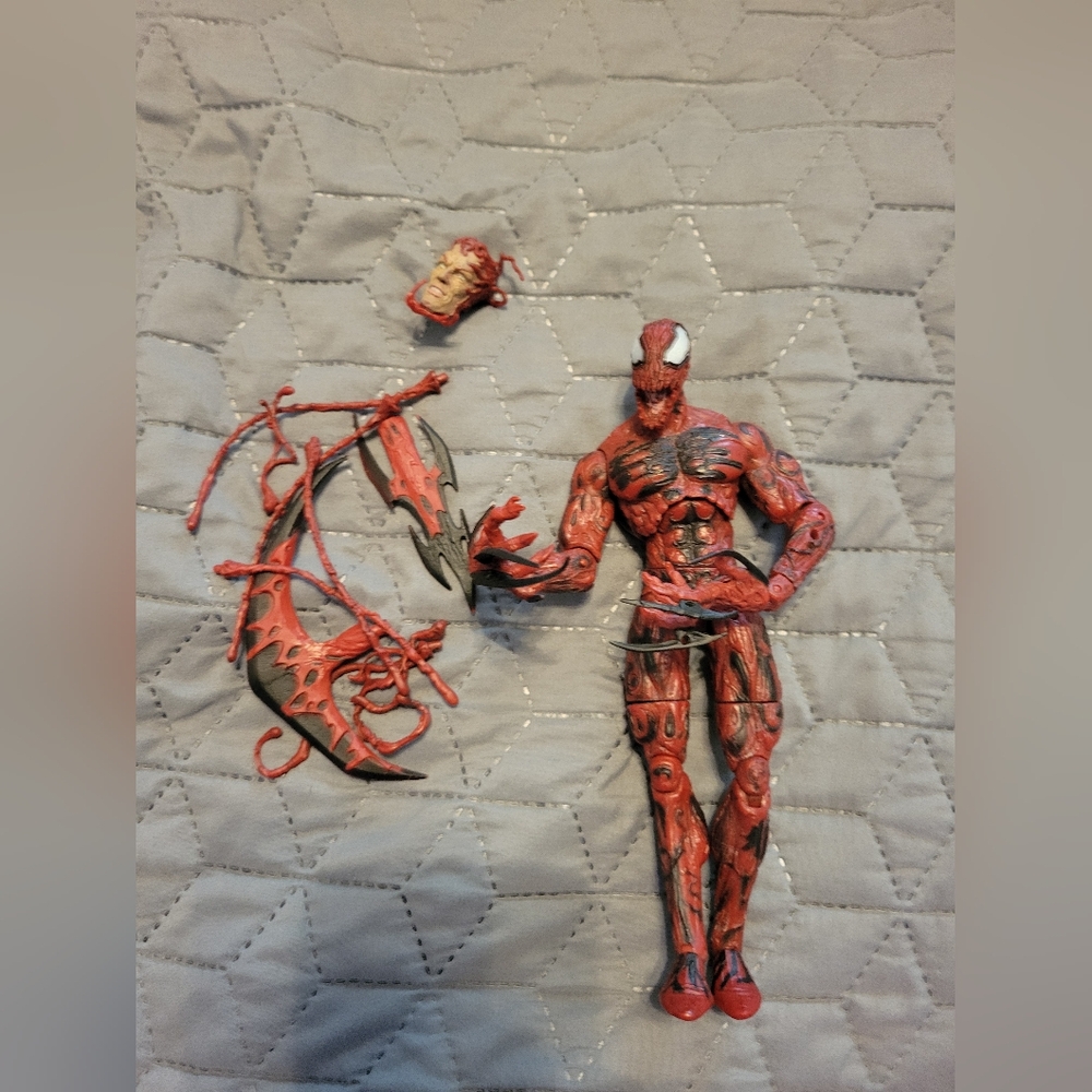 Carnage Action Figure with Swappable Head and Tendrils - Red/Black